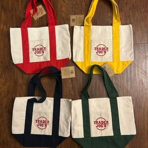 🎄Trader Joe’s Mini Canvas Tote Set — December Edition—4 bags
